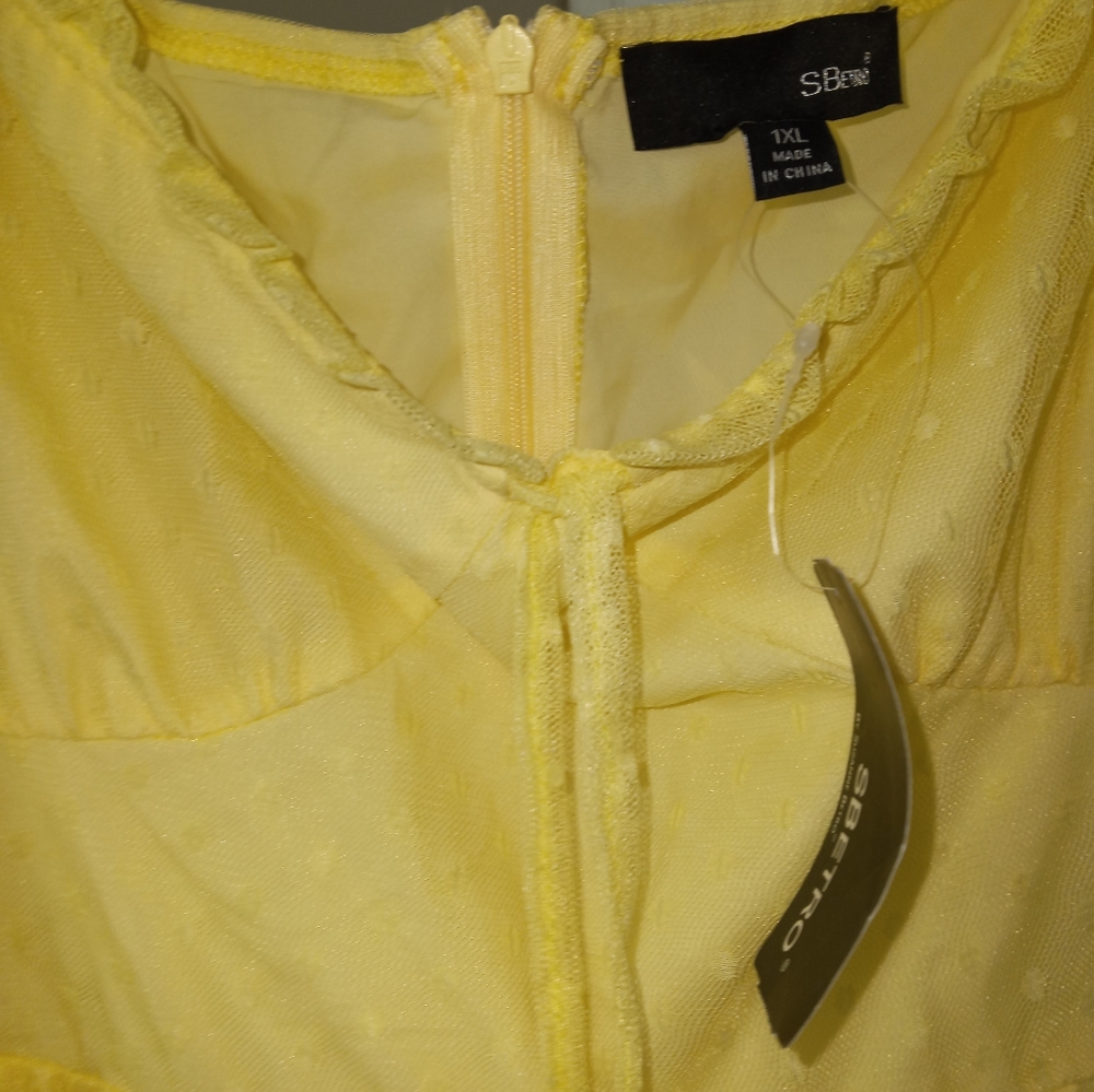 New yellow polka dot sheer statement sleeve dress plus size 1X - Picture 5 of 5